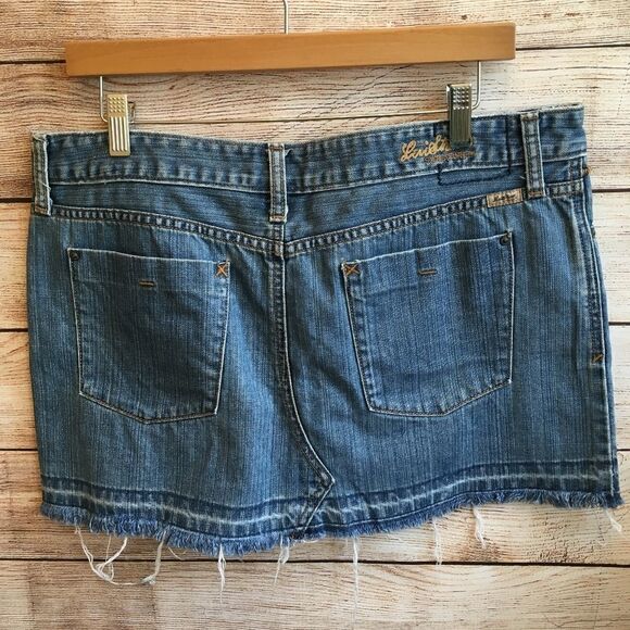 LEVIS JEANS SKIRT WITH EMBROIDERY & RELEASED HEM‎ - Picture 6 of 6